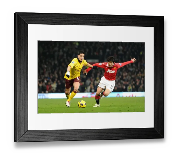 Framed Print : Samir Nasri (Arsenal) Ji-Sung Park (Man Utd). Manchester United 1: 0 Arsenal Framed Print : Samir Nasri (Arsenal) Ji-Sung Park (Man Utd). Manchester United 1: 0 Arsenal