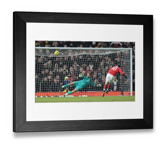 Framed Print : Wojciech Szczesny (Arsenal) looks on as Wayne Rooneys penalty saile over the crossbar