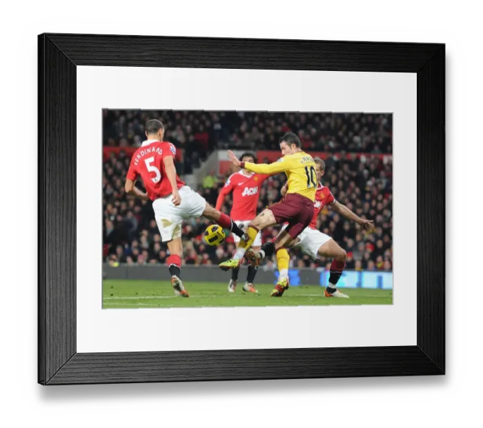 Framed Print : Robin van Persie (Arsenal) Rio Ferdinand (Man United). Manchester United 1: 0 Arsenal Framed Print : Robin van Persie (Arsenal) Rio Ferdinand (Man United). Manchester United 1: 0 Arsenal