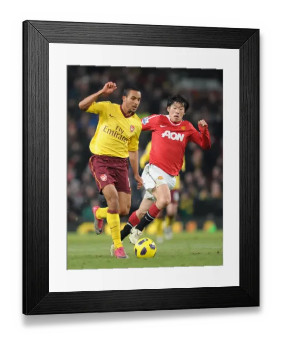 Framed Print : Theo Walcott (Arsenal) Ji-Sung Park (Man United). Manchester United 1: 0 Arsenal Framed Print : Theo Walcott (Arsenal) Ji-Sung Park (Man United). Manchester United 1: 0 Arsenal