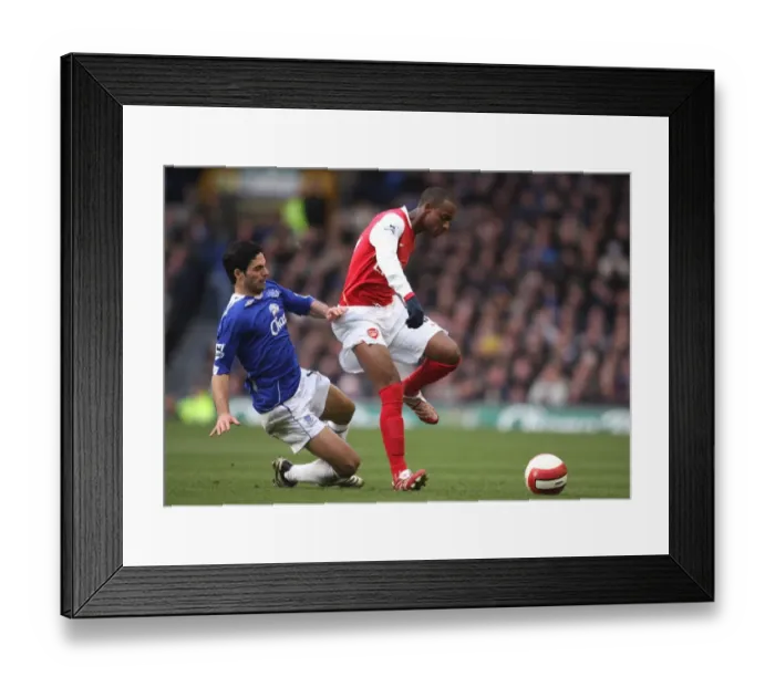 Framed Print : Justin Hoyte (Arsenal) Mikel Arteta (Everton) Framed Print : Justin Hoyte (Arsenal) Mikel Arteta (Everton)