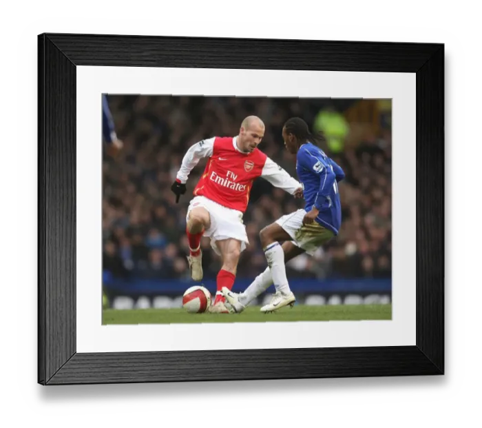 Framed Print : Freddie Ljungberg (Arsenal) Manuel Fernandes (Everton) Framed Print : Freddie Ljungberg (Arsenal) Manuel Fernandes (Everton)