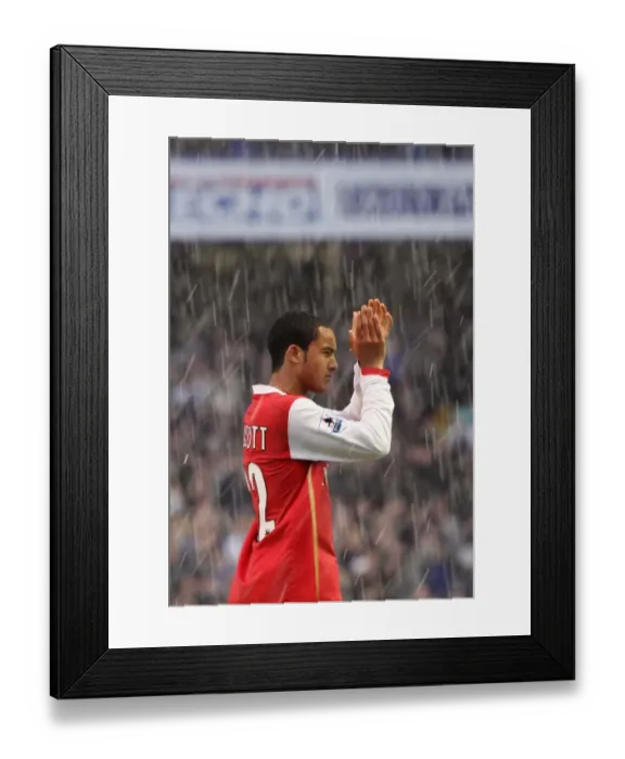 Framed Print : Theo Walcott's Appreciation: Arsenal's Victory at Goodison Park (18 / 3 / 2007)