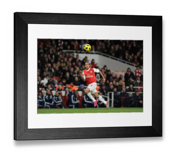 Framed Print : Theo Walcott (Arsenal). Arsenal 3: 1 Chelsea. Barclays Premier League. Emirates Stadium