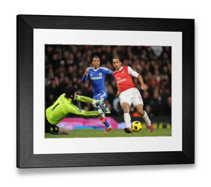 Framed Print : Theo Walcott (Arsenal) Petr Cech (Chelsea). Arsenal 3: 1 Chelsea. Barclays Premier League Framed Print : Theo Walcott (Arsenal) Petr Cech (Chelsea). Arsenal 3: 1 Chelsea. Barclays Premier League