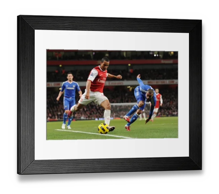 Framed Print : Theo Walcott (Arsenal) Ashley Cole (Chelsea). Arsenal 3: 1 Chelsea. Barclays Premier League Framed Print : Theo Walcott (Arsenal) Ashley Cole (Chelsea). Arsenal 3: 1 Chelsea. Barclays Premier League