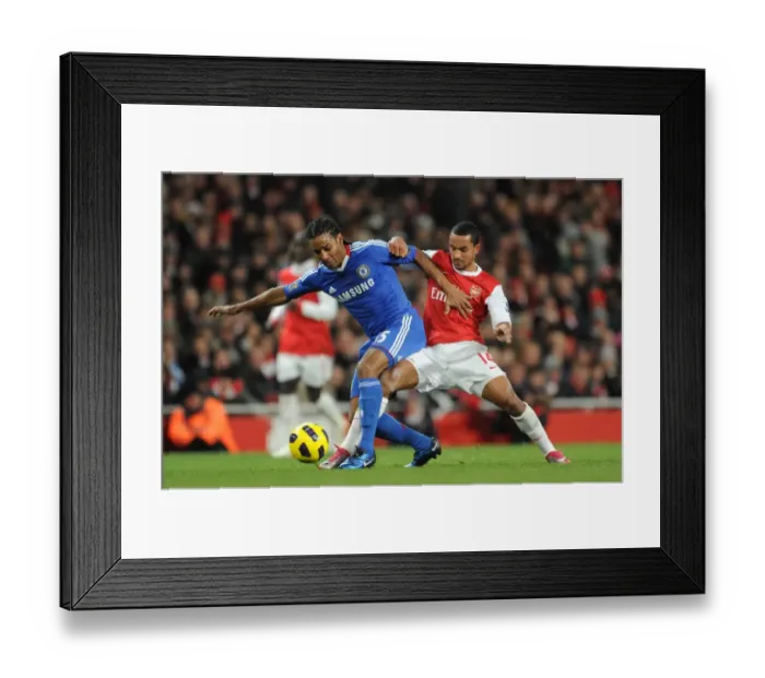 Framed Print : Theo Walcott (Arsenal) Flourent Malouda (Chelsea). Arsenal 3: 1 Chelsea Framed Print : Theo Walcott (Arsenal) Flourent Malouda (Chelsea). Arsenal 3: 1 Chelsea