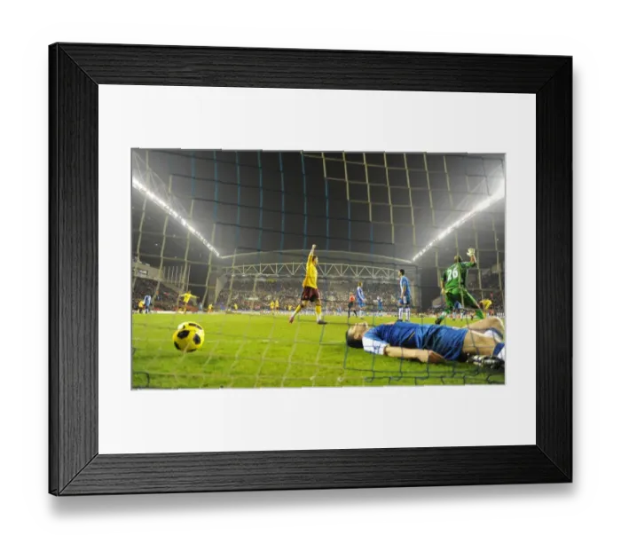 Framed Print : Andrey Arshavin scores the 1st Arsenal goal. Wigan Athletic 2: 2 Arsenal
