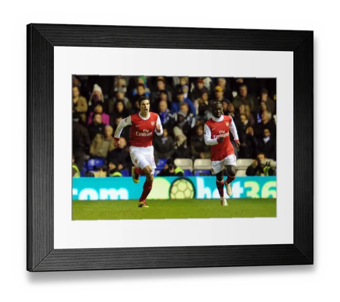 Framed Print : Robin van Persie celebrates scoring the 1st Arsenal goal with Bacary Sagna