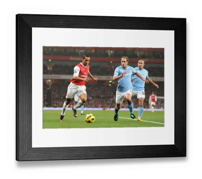 Framed Print : The Battle of the Wings: Walcott vs. Zabaleta in the Scoreless Arsenal-Man City Clash, Emirates Stadium, 2011