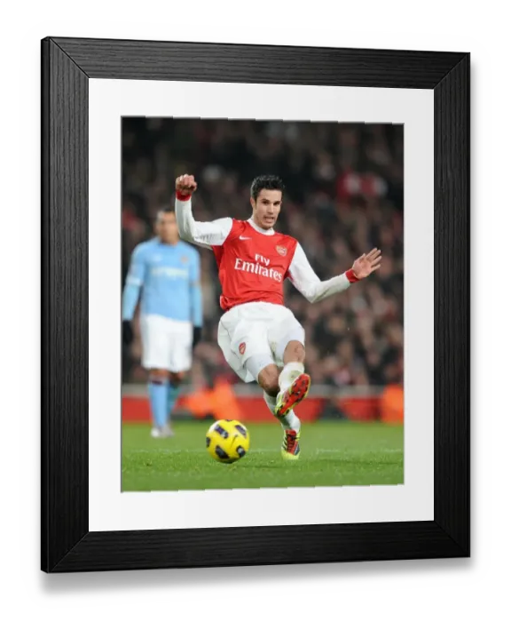 Framed Print : Determined Van Persie: Arsenal's 0-0 Standoff Against Manchester City, Emirates Stadium, May 2011