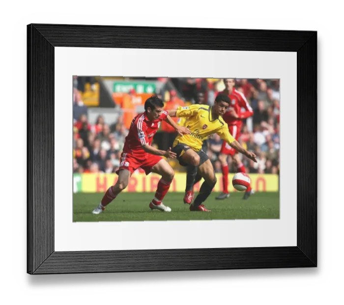 Framed Print : Denilson (Arsenal) Mark Gonzalez (Liverpool)