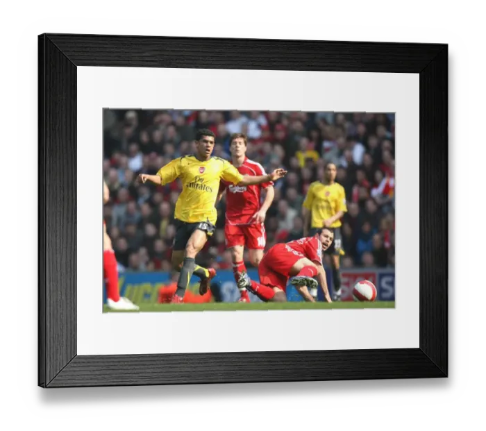 Framed Print : Denilson vs Mascherano: Liverpool's Dominance over Arsenal in the 2007 Premier League Clash