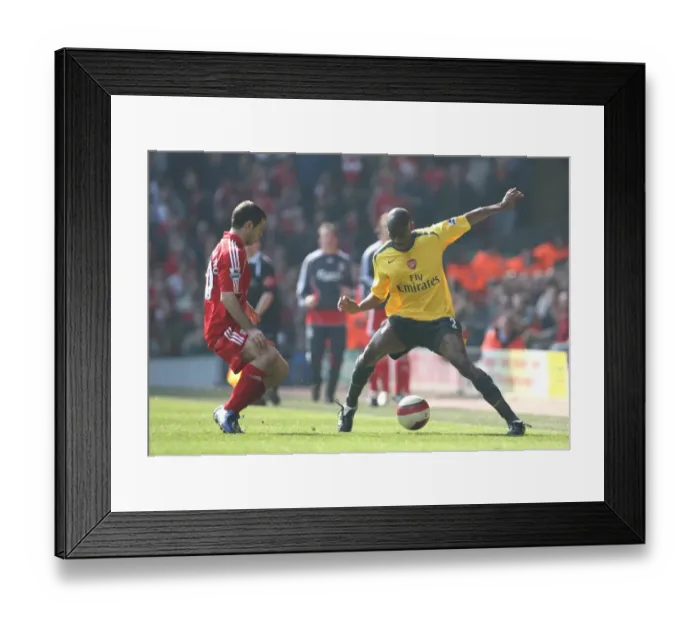 Framed Print : Abu Diaby (Arsenal) Javier Mascherano (Liverpool)