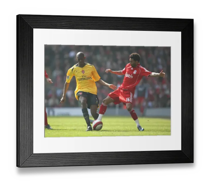Framed Print : Abu Diaby (Arsenal) Jermaine Pennant (Liverpool) Framed Print : Abu Diaby (Arsenal) Jermaine Pennant (Liverpool)