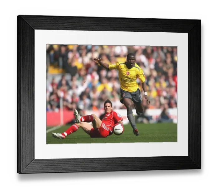 Framed Print : Emmanuel Eboue (Arsenal) Mark Gonzalez (Liverpool) Framed Print : Emmanuel Eboue (Arsenal) Mark Gonzalez (Liverpool)