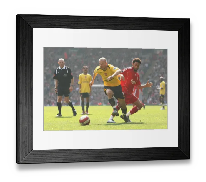 Framed Print : Freddie Ljungberg (Arsenal) Jermaine Pennant (Liverpool) Framed Print : Freddie Ljungberg (Arsenal) Jermaine Pennant (Liverpool)