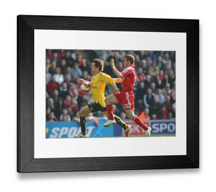 Framed Print : Tomas Rosicky (Arsenal) Fabio Aurelio (Liverpool)