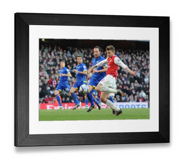 Framed Print : Nicklas Bendtner (Arsenal) Andy O Brien (Leeds). Arsenal 1: 1 Leeds United Framed Print : Nicklas Bendtner (Arsenal) Andy O Brien (Leeds). Arsenal 1: 1 Leeds United