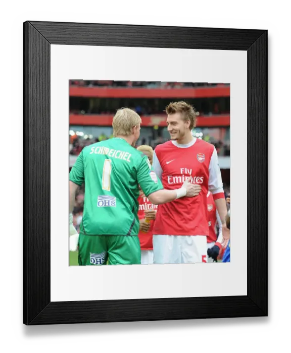 Framed Print : Nicklas Bendtner (Arsenal) Kasper Schmeichel (Leeds). Arsenal 1: 1 Leeds United Framed Print : Nicklas Bendtner (Arsenal) Kasper Schmeichel (Leeds). Arsenal 1: 1 Leeds United