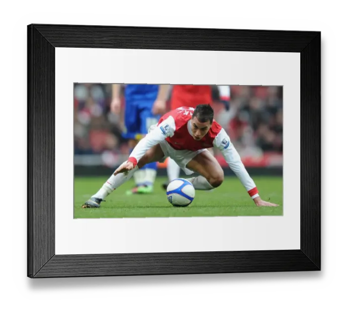 Framed Print : Marouane Chamakh (Arsenal). Arsenal 1: 1 Leeds United, FA Cup 3rd Round Framed Print : Marouane Chamakh (Arsenal). Arsenal 1: 1 Leeds United, FA Cup 3rd Round