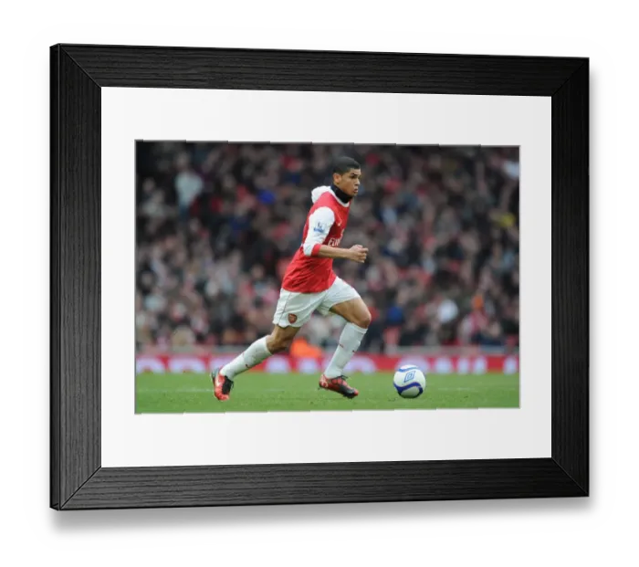 Framed Print : Denilson in Action: Arsenal vs Leeds United, FA Cup 3rd Round, Emirates Stadium