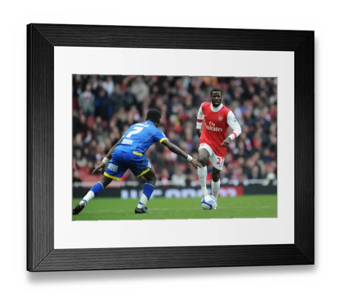 Framed Print : Emmanuel Eboue (Arsenal) Max Gradel (Leeds). Arsenal 1: 1 Leeds United, FA Cup 3rd Round
