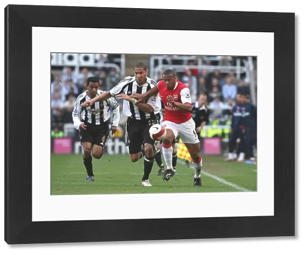 Baptista vs. Onyewu: A Battle of Giants in the FA Premiership Stalemate at St. James Park, Arsenal vs. Newcastle United, 2007