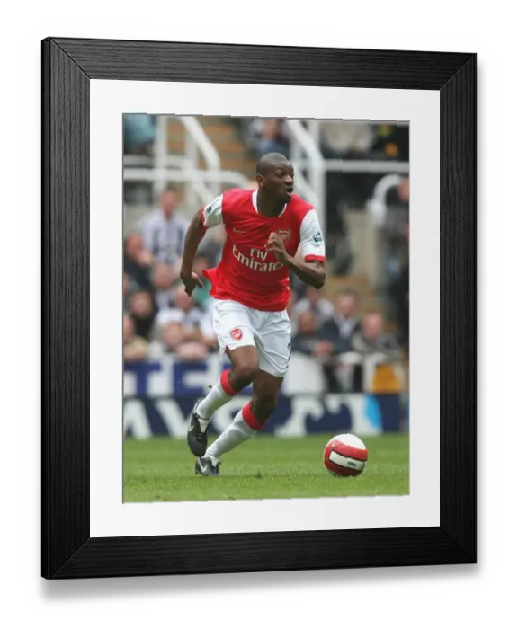 Framed Print : Abu Diaby in Action: 0-0 Stalemate at Newcastle United, FA Premiership, 2007 Framed Print : Abu Diaby in Action: 0-0 Stalemate at Newcastle United, FA Premiership, 2007
