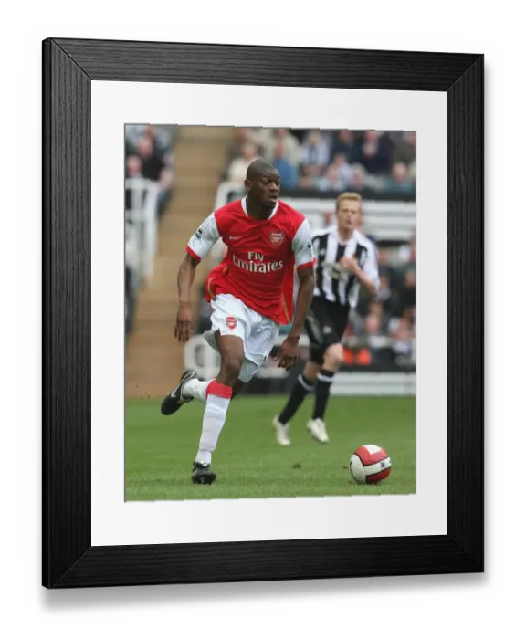 Framed Print : Abu Diaby: The Unyielding Midfield Battle at St. James Park, 0:0 Arsenal vs Newcastle United, FA Premiership, 2007