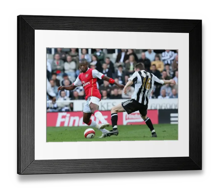 Framed Print : William Gallas (Arsenal) James Milner (Newcastle United) Framed Print : William Gallas (Arsenal) James Milner (Newcastle United)