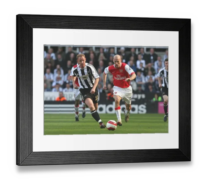 Framed Print : Freddie Ljungberg (Arsenal) Nicky Butt (Newcastle United) Framed Print : Freddie Ljungberg (Arsenal) Nicky Butt (Newcastle United)