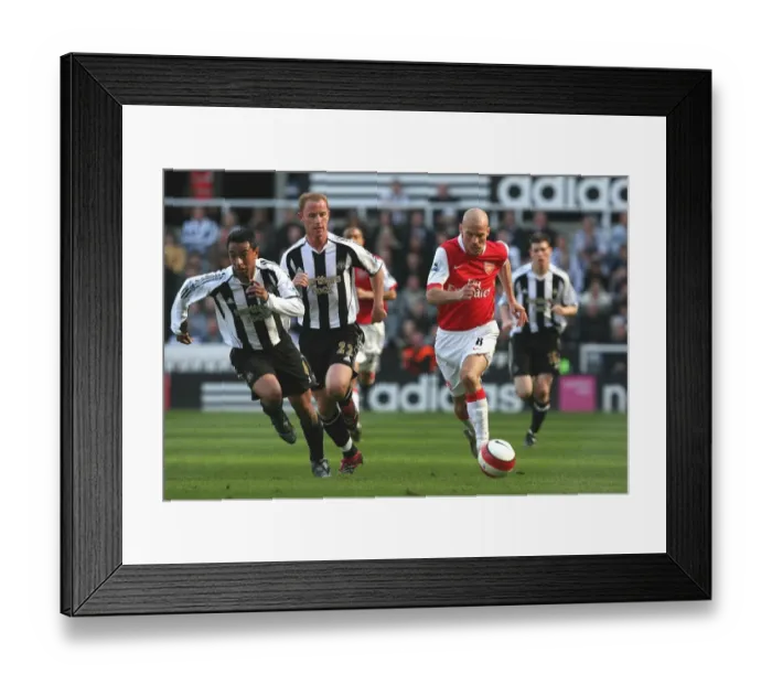 Framed Print : Freddie Ljungberg (Arsenal) Noberto Solano and Nicky Butt (Newcastle United) Framed Print : Freddie Ljungberg (Arsenal) Noberto Solano and Nicky Butt (Newcastle United)