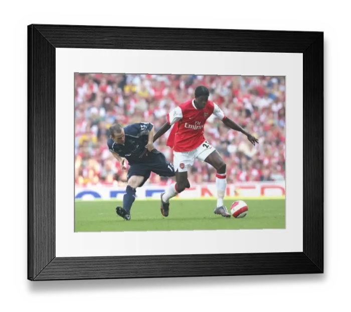 Framed Print : Emmanuel Adebayor (Arsenal) David Thompson (Bolton) Framed Print : Emmanuel Adebayor (Arsenal) David Thompson (Bolton)