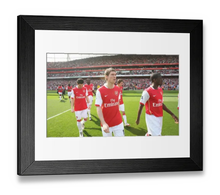 Framed Print : Alex Hleb in Action: Arsenal's 2-1 Victory over Bolton Wanderers, FA Premiership, Emirates Stadium, London, April 14, 2007 Framed Print : Alex Hleb in Action: Arsenal's 2-1 Victory over Bolton Wanderers, FA Premiership, Emirates Stadium, London, April 14, 2007