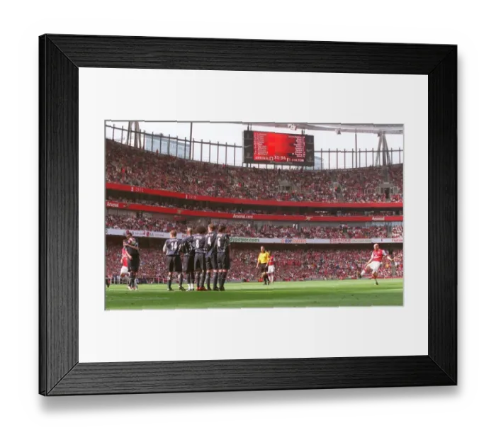 Framed Print : Freddie Ljungberg (Arsenal) takes a free kick Framed Print : Freddie Ljungberg (Arsenal) takes a free kick