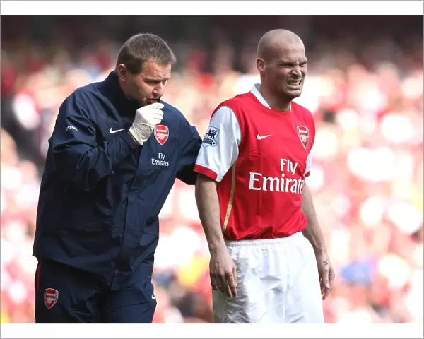 Arsenal physio Gary Lewin treats Freddie Ljungberg