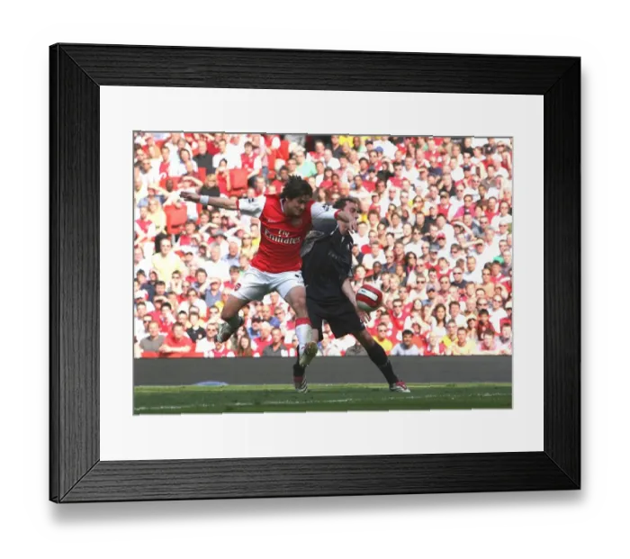 Framed Print : Tomas Rosicky breaks past Nicky Hunt to score the 1st Arsenal goal