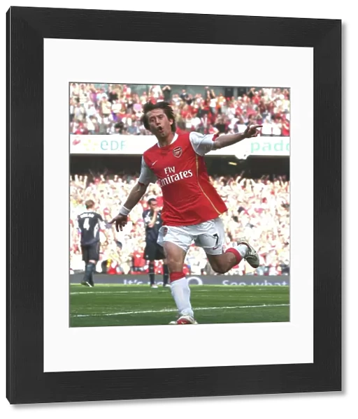 Tomas Rosicky celebrates scoring the 1st Arsenal goal