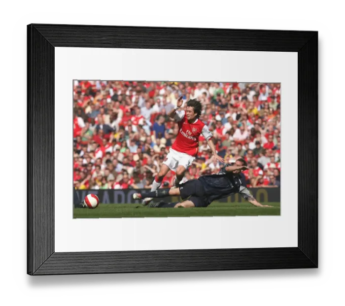 Framed Print : Tomas Rosicky (Arsenal) Nicky Hunt (Bolton)