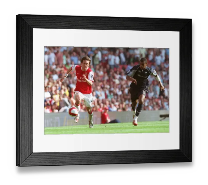 Framed Print : Tomas Rosicky (Arsenal) Ricardo Vaz Te (Bolton) Framed Print : Tomas Rosicky (Arsenal) Ricardo Vaz Te (Bolton)