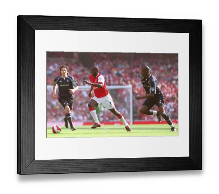 Framed Print : Kolo Toure (Arsenal) Abdoulaye Meite (Bolton)