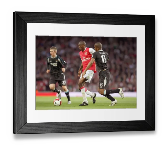 Framed Print : Abou Diaby (Arsenal) Sylvain Distin (Man City) Framed Print : Abou Diaby (Arsenal) Sylvain Distin (Man City)