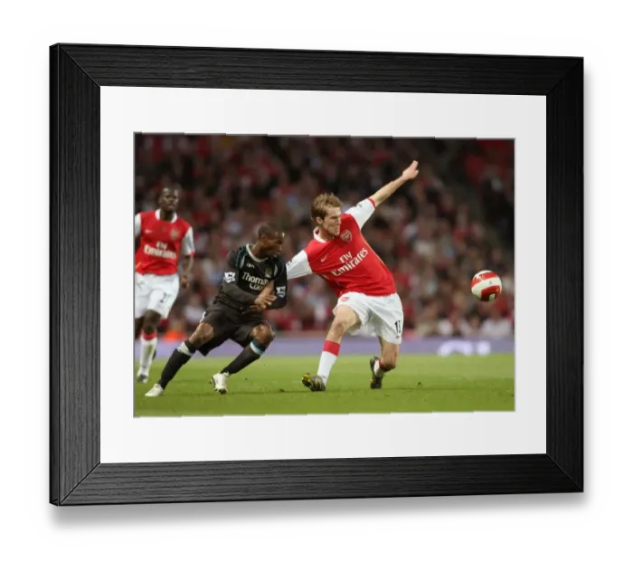 Framed Print : Alex Hleb (Arsenal) DeMarcus Beasley (Man City) Framed Print : Alex Hleb (Arsenal) DeMarcus Beasley (Man City)