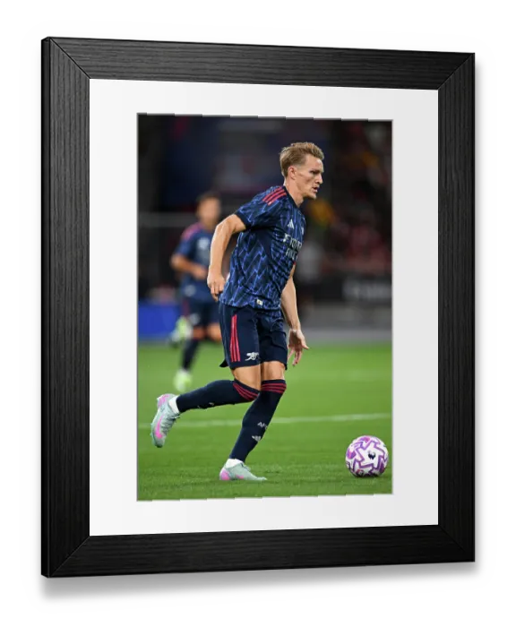Framed Print : Arsenal FC v AC Milan: Pre-Season Friendly Framed Print : Arsenal FC v AC Milan: Pre-Season Friendly