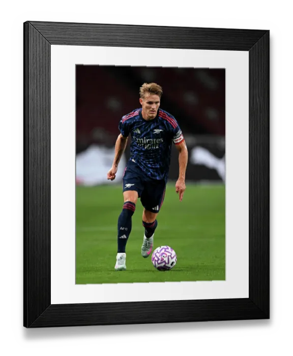 Framed Print : Arsenal FC v AC Milan: Pre-Season Friendly Framed Print : Arsenal FC v AC Milan: Pre-Season Friendly