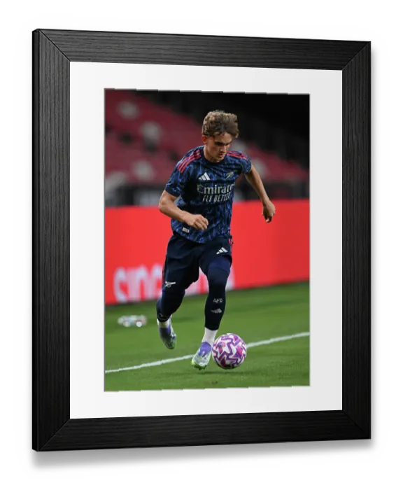 Framed Print : Arsenal FC v AC Milan: Pre-Season Friendly