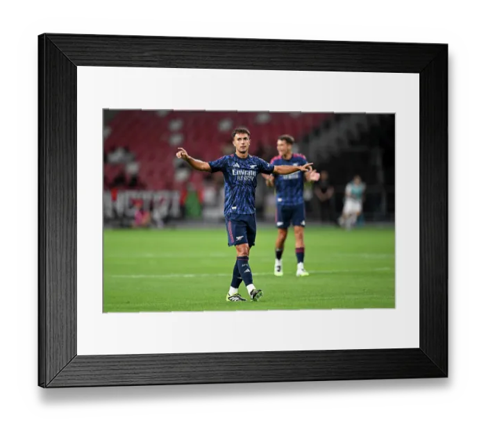 Framed Print : Arsenal FC v AC Milan: Pre-Season Friendly Framed Print : Arsenal FC v AC Milan: Pre-Season Friendly