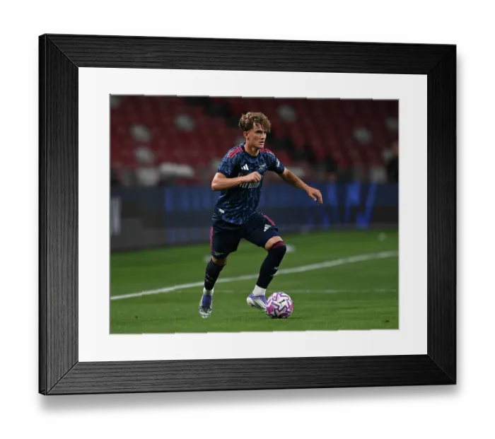 Framed Print : Arsenal FC v AC Milan: Pre-Season Friendly