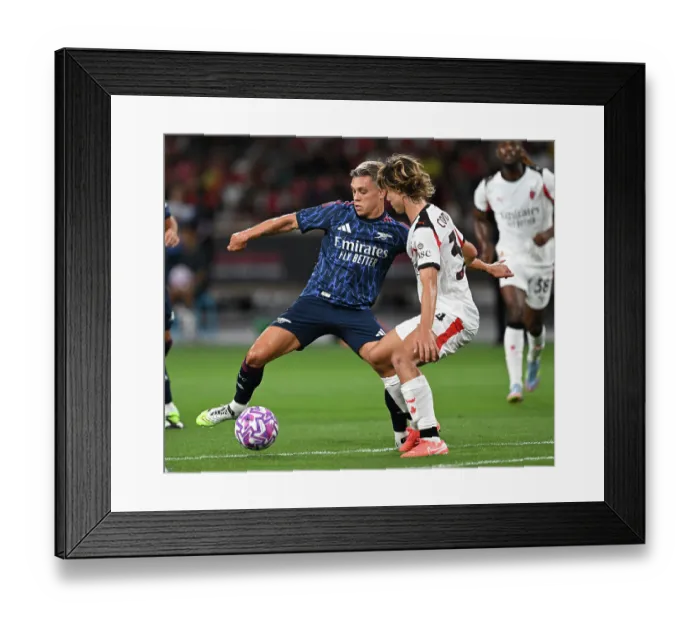 Framed Print : Arsenal FC v AC Milan: Pre-Season Friendly Framed Print : Arsenal FC v AC Milan: Pre-Season Friendly